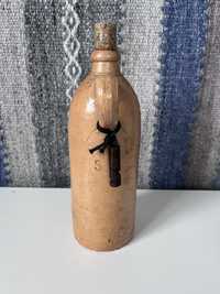 Stara przedwojenna gliniana butelka