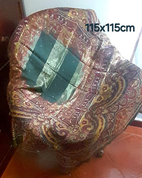 Lenços pretos e outros