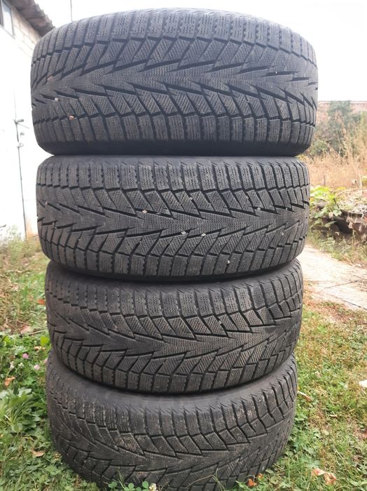 шини Hankook 225/50R17 Winter i*cept iZ2 W616.