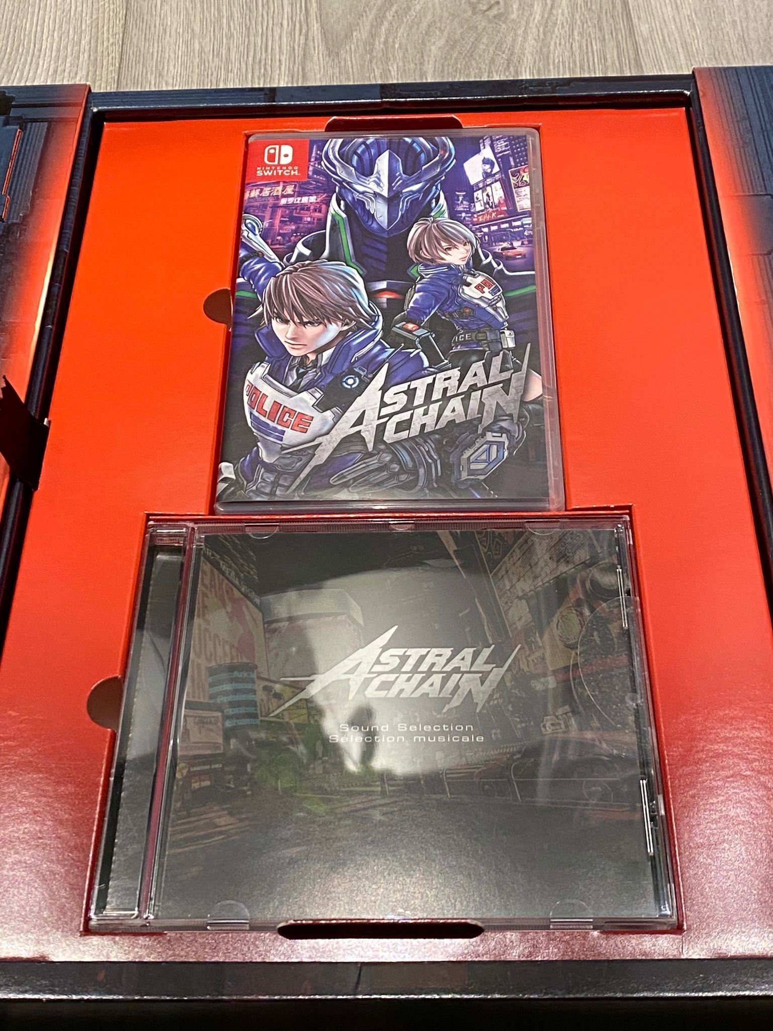 Astral Chain (Collector's Edition) / Switch / UNIKAT