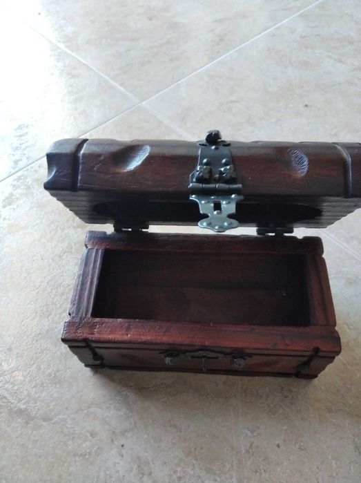 Baú mealheiro madeira