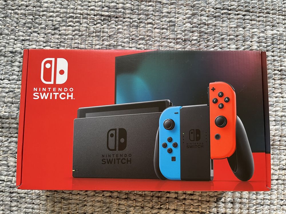 Konsola NINTENDO Switch HAC-001(-01) + karta pamięci 128GB + dwie gry