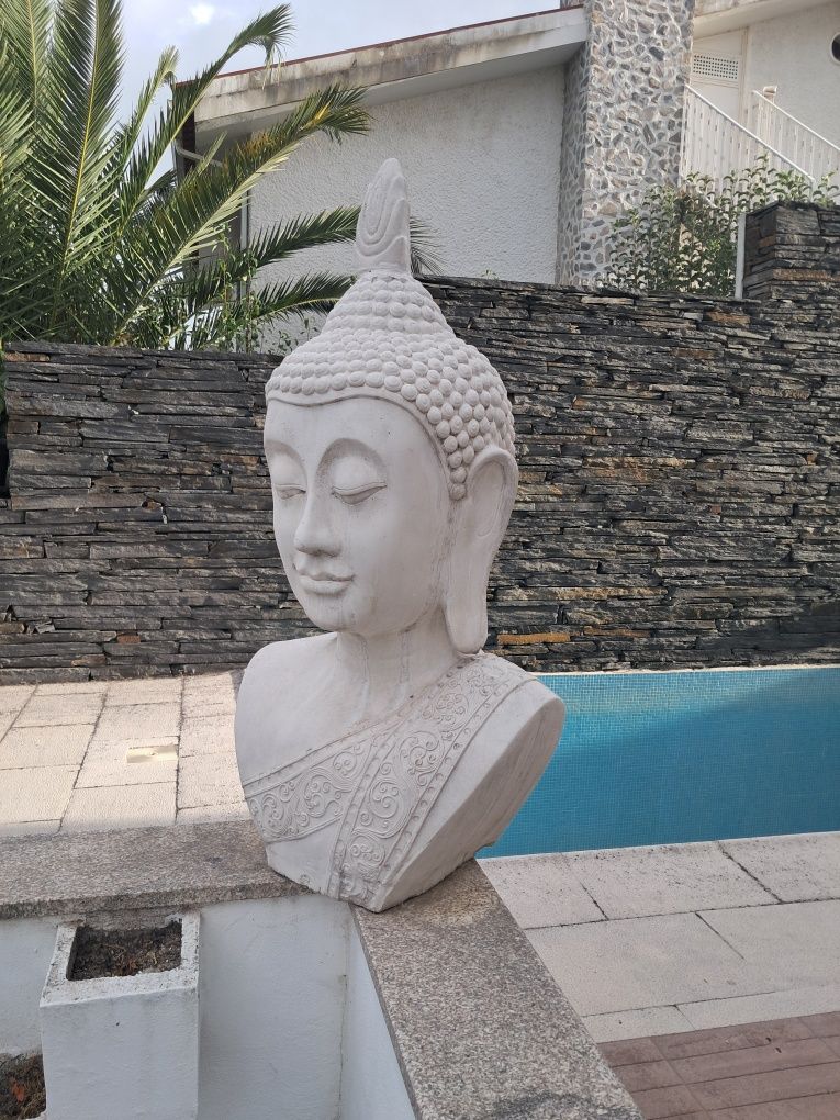 Deusas em pedra vendo junto ou separadas