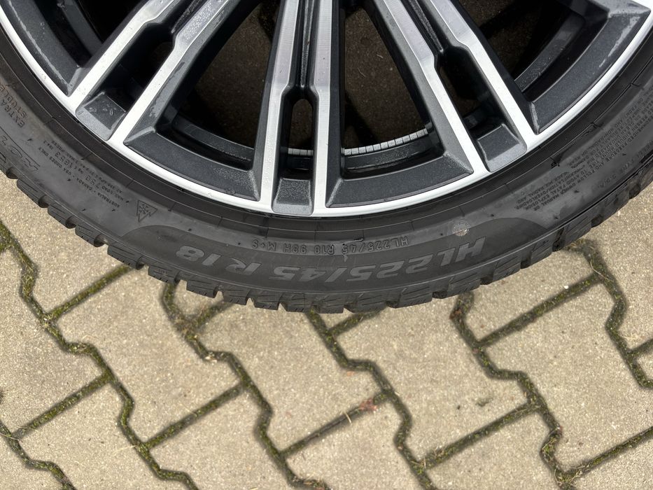 Opona zimowa Pirelli WINTER SOTTOZERO 3 225/45R18 98H FR 2024R 7.7mm