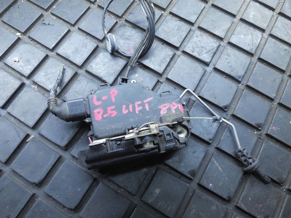 ZAMEK DRZWI PRZÓD LEWY VW PASSAT B5 LIFT 8 PINÓW POSIADAM 3 SZT