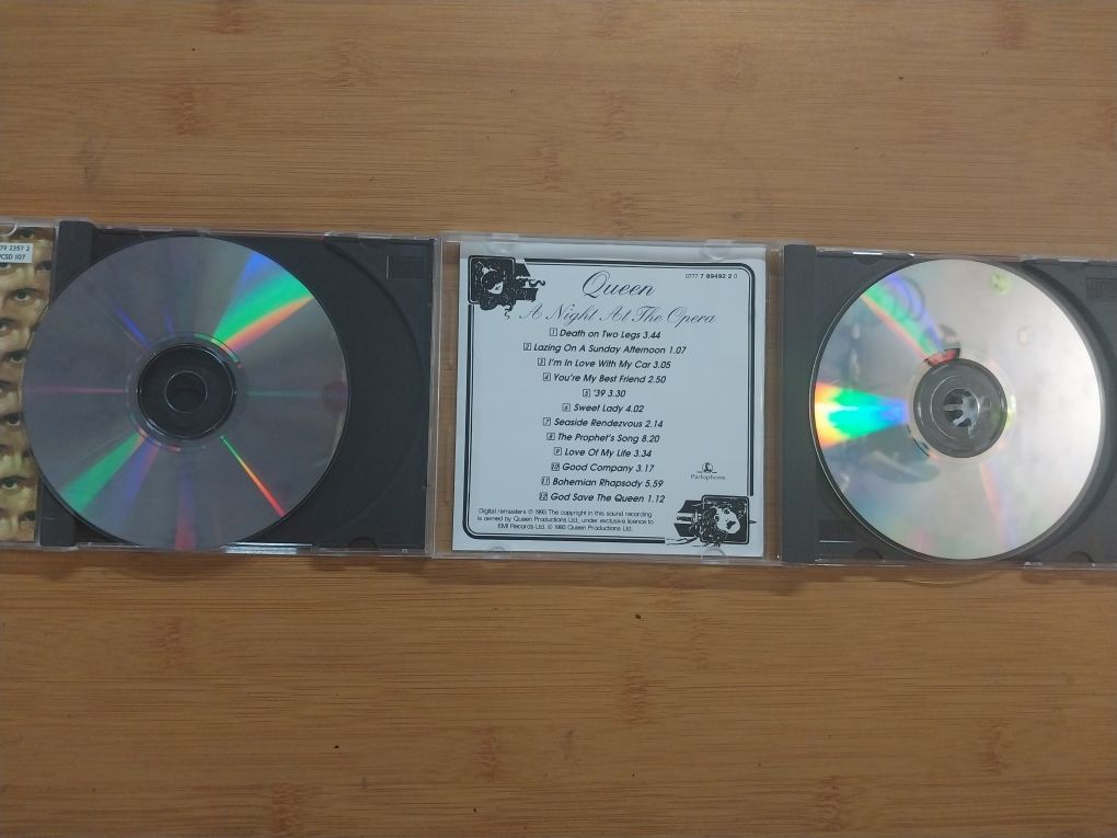 Продам  cd диски  Queen