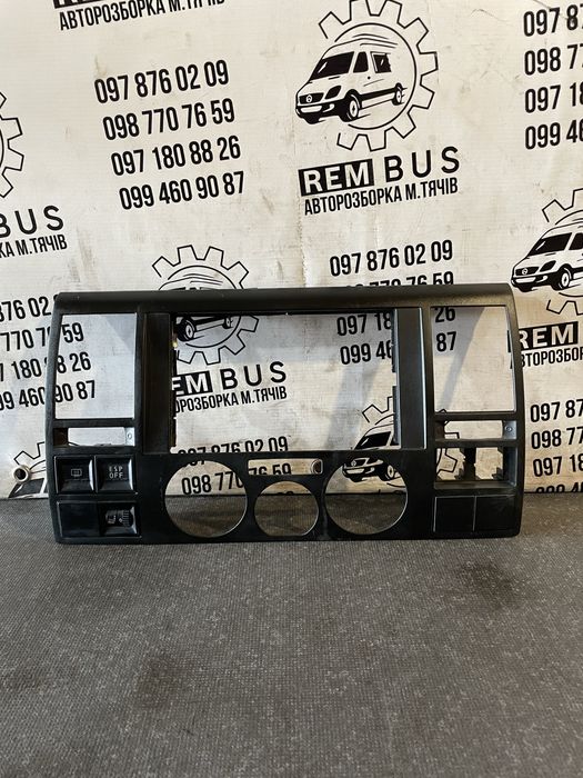 Рамка центральна VW T5