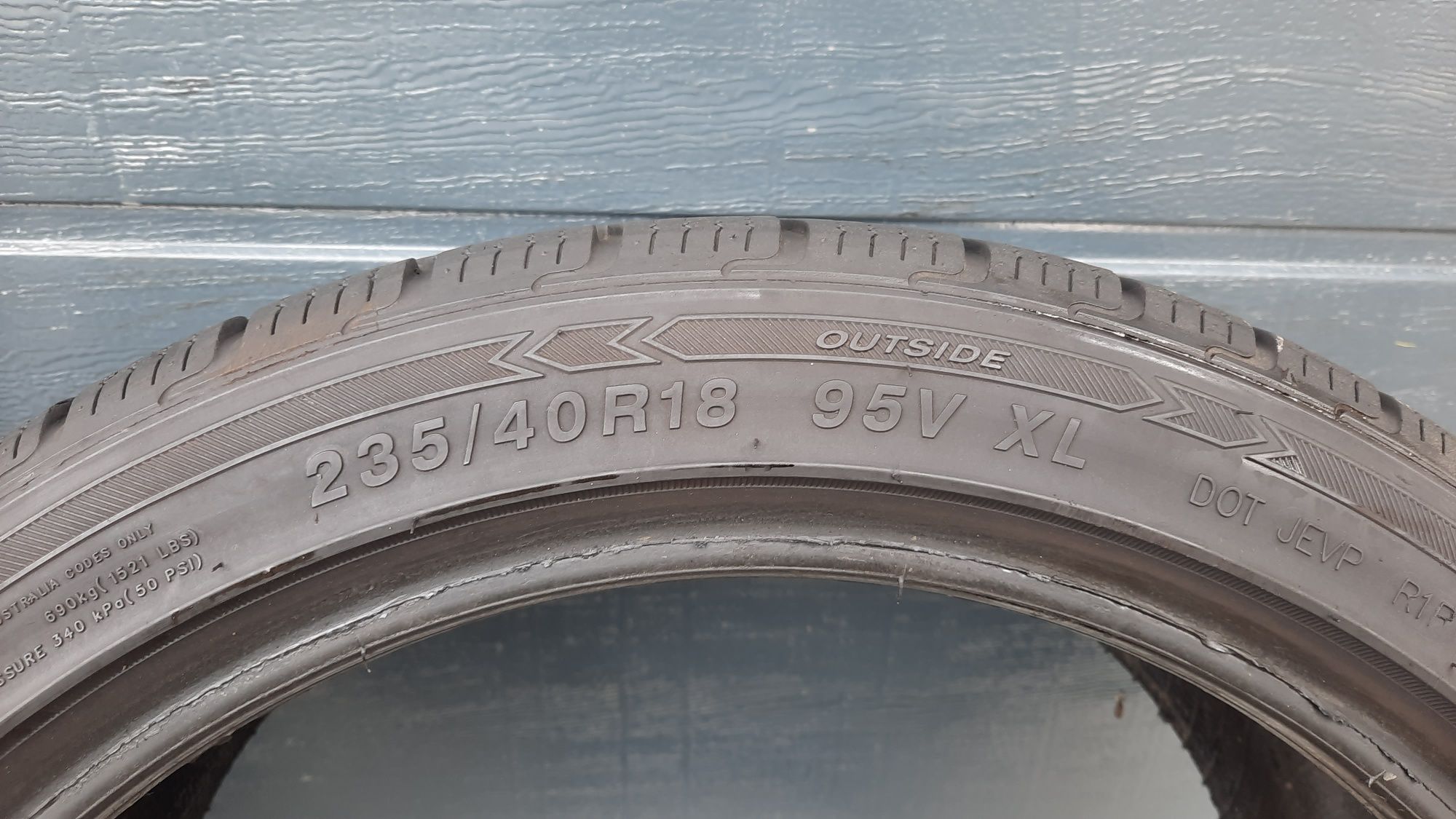 Imperial 235/40 R18 Ice-plus 5 mm