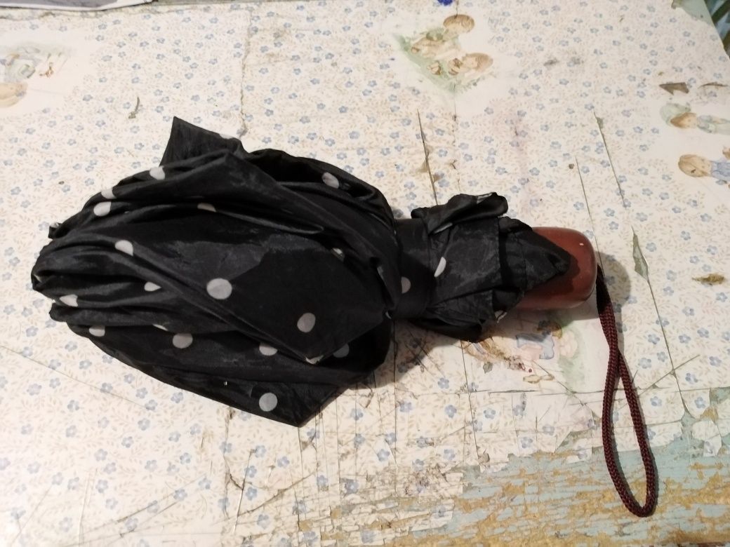 Vendo chapéu de chuva bom estado