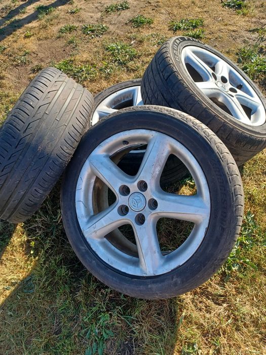 Komplet opon z oryginalnymi felgami aluminiowymi Toyoty