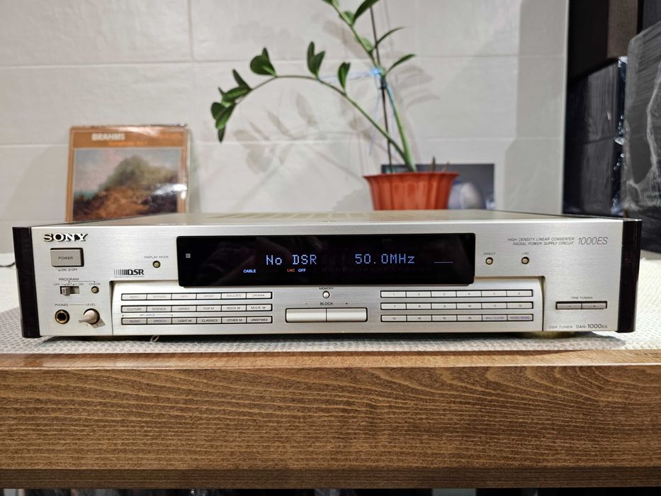 Цифровий тюнер Sony DAR-1000es