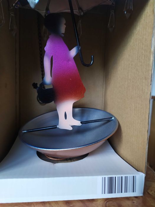 Solarna ozdoba ogrodu - karmnik