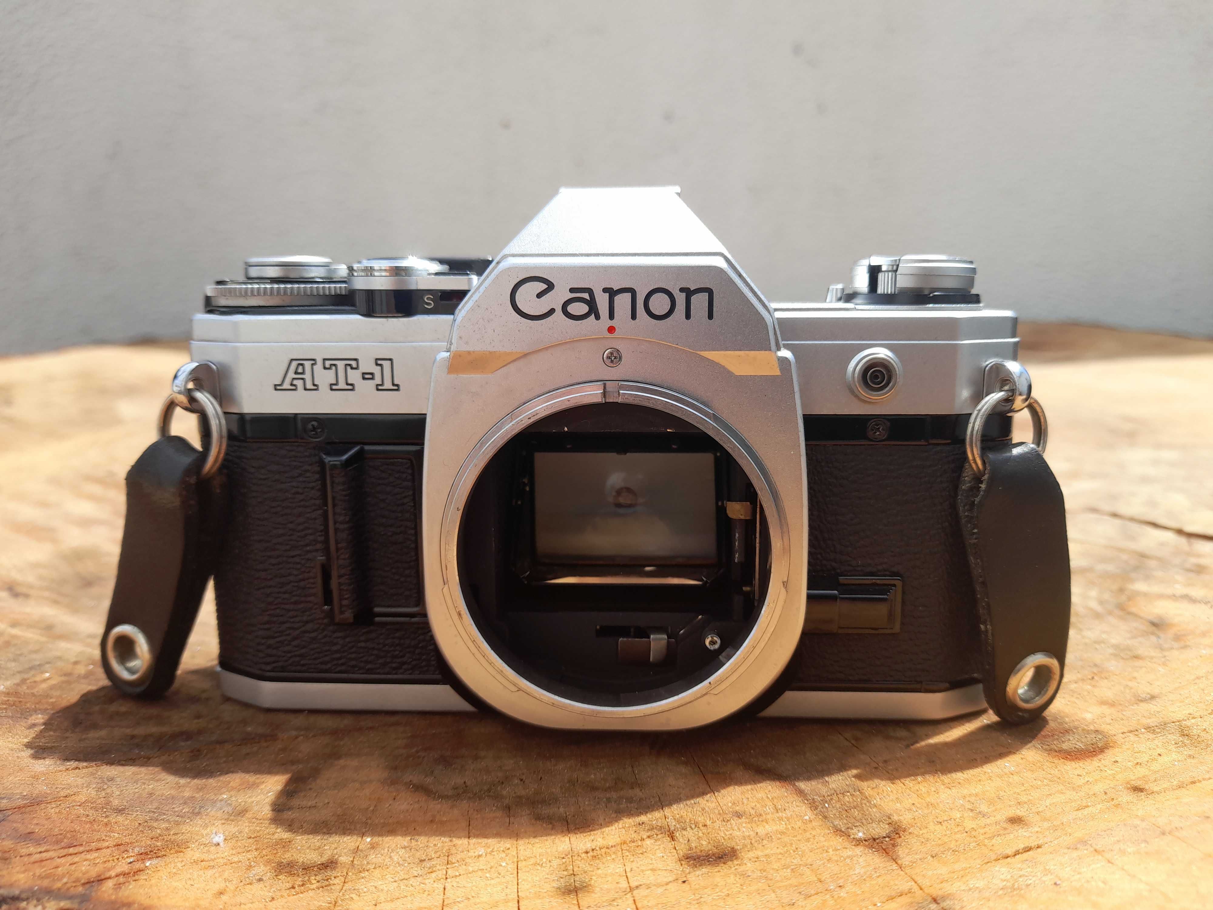 Câmara analógica Canon AT-1