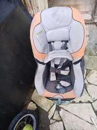 Cadeira auto de bebé.