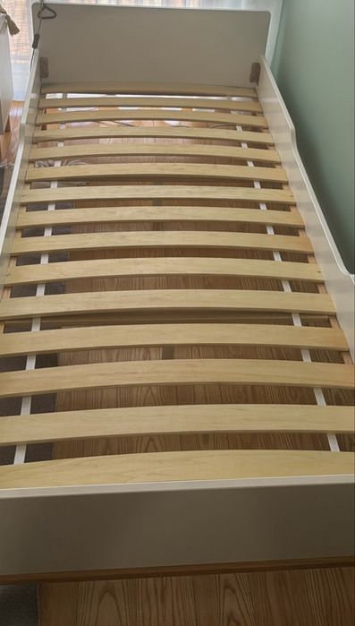 Cama de criança em madeira