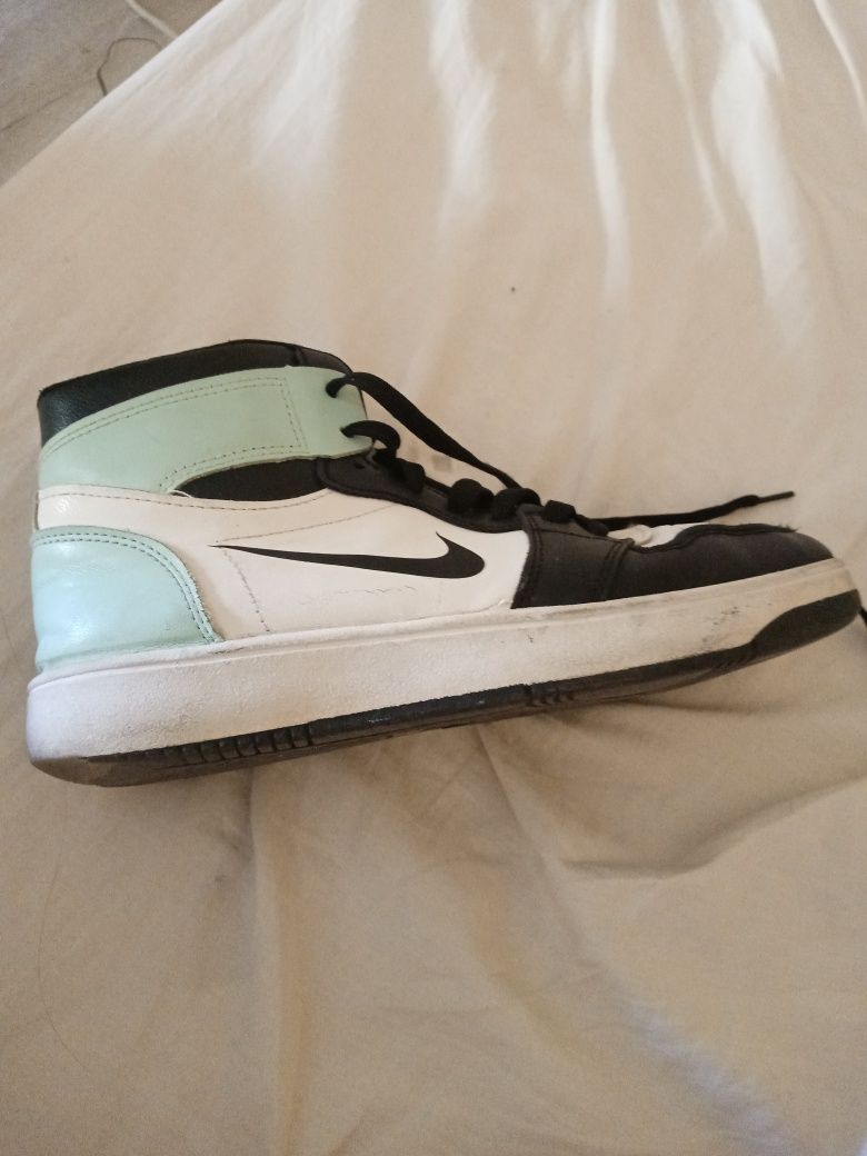 Usado um vez n gosto do tenis