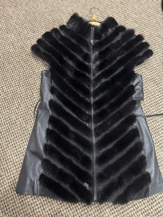 Продам шкіряну жилетку з норкового хутра