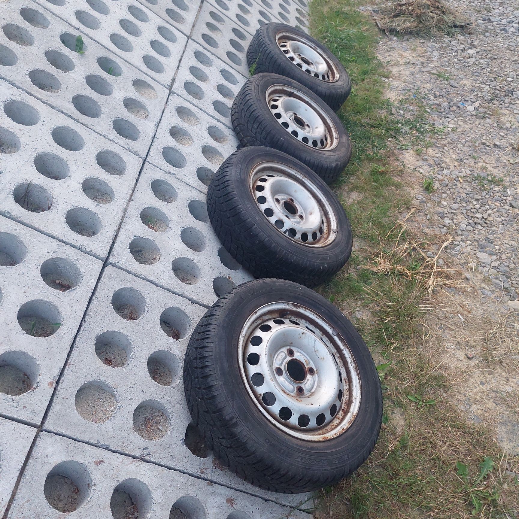 Koła zimowe 15" cali volvo v40 s40 carisma space star 4x 114.3  opony