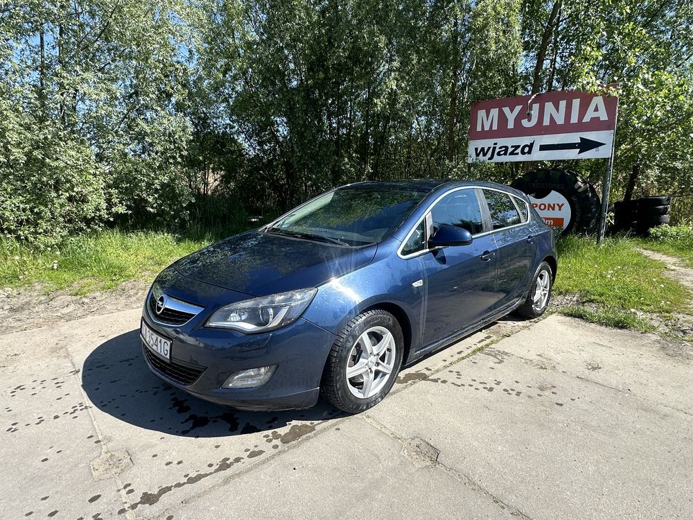 Opel Astra 2012 Doinwestowana Pelna Opcja