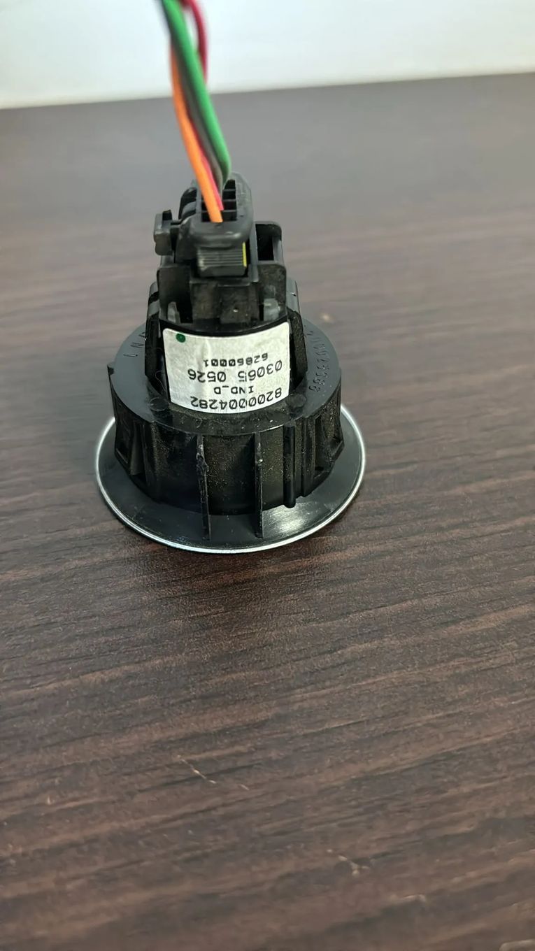 przycisk start stop  kratka nawiewu  RENAULT LAGUNA II 8200004282     (92/4)