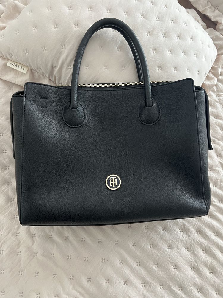 Tommy Hilfiger torebka – czarna – ponadczasowa elegancja