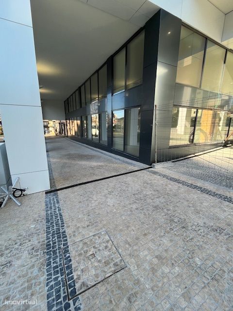 Loja / Serviços Gaia Centro Av. da República - Nova - 5 Lug. Garagem