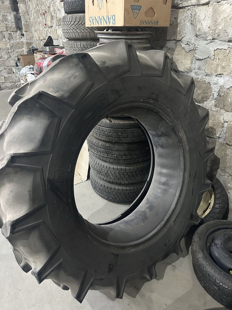 Продам шини на трактор 14.9-28