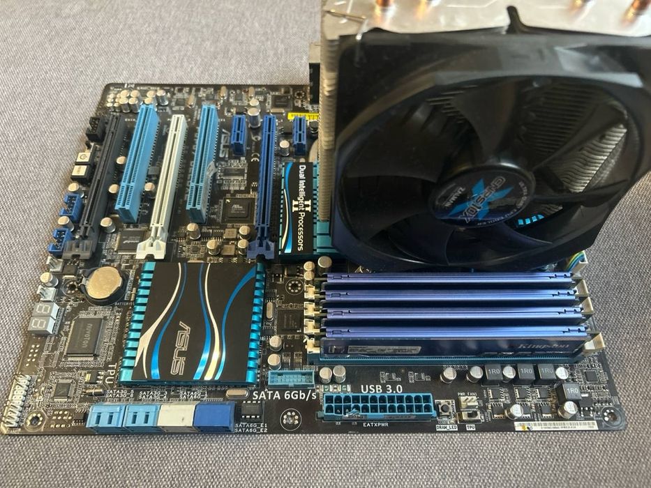 I7 2600k (16 GB), комплект + охлад.

Процесор i7 2600K + Asus P8P67 D