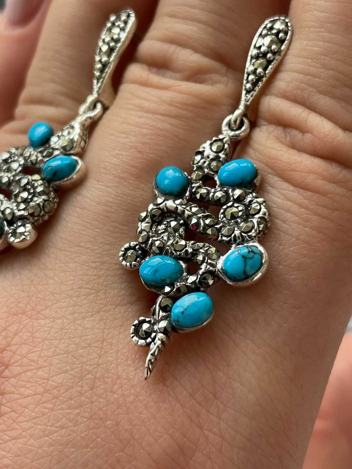 Серебряные серьги с аризонской бирюзой  и марказитом