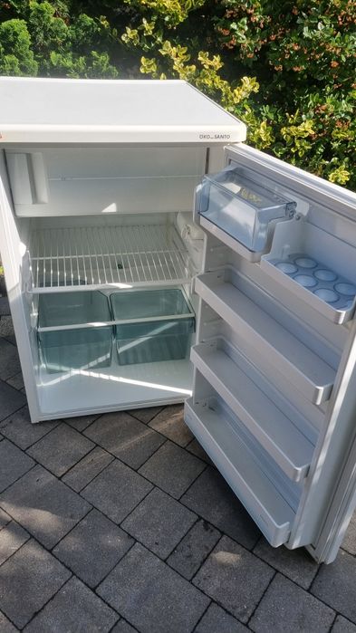 Mała lodówka AEG z zamrażalnikiem