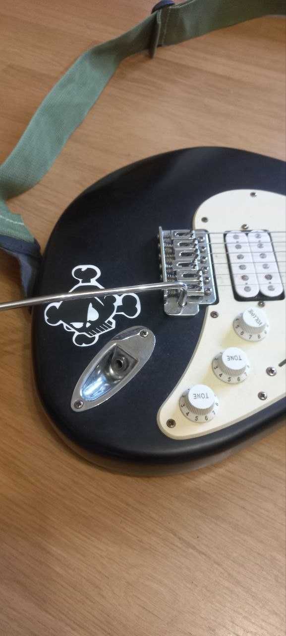 Гітара Cort.G110. Stratocaster. + Комбопідсилювач Cort mx15