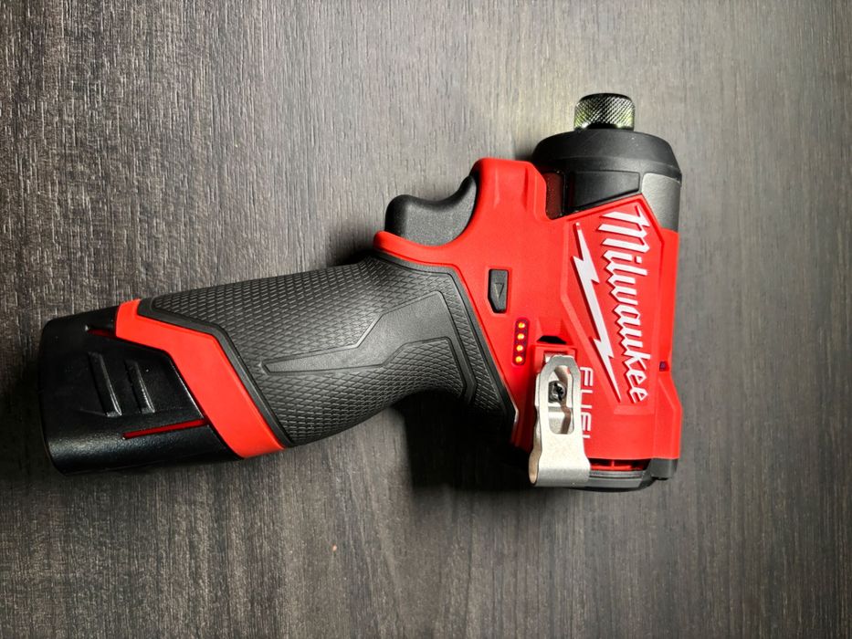 Продам акумулятор Milwaukee m12