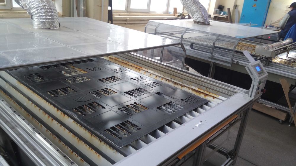 Лазерна порізка фанери,полістеролу, порізка тканини,оргскла, пластику.