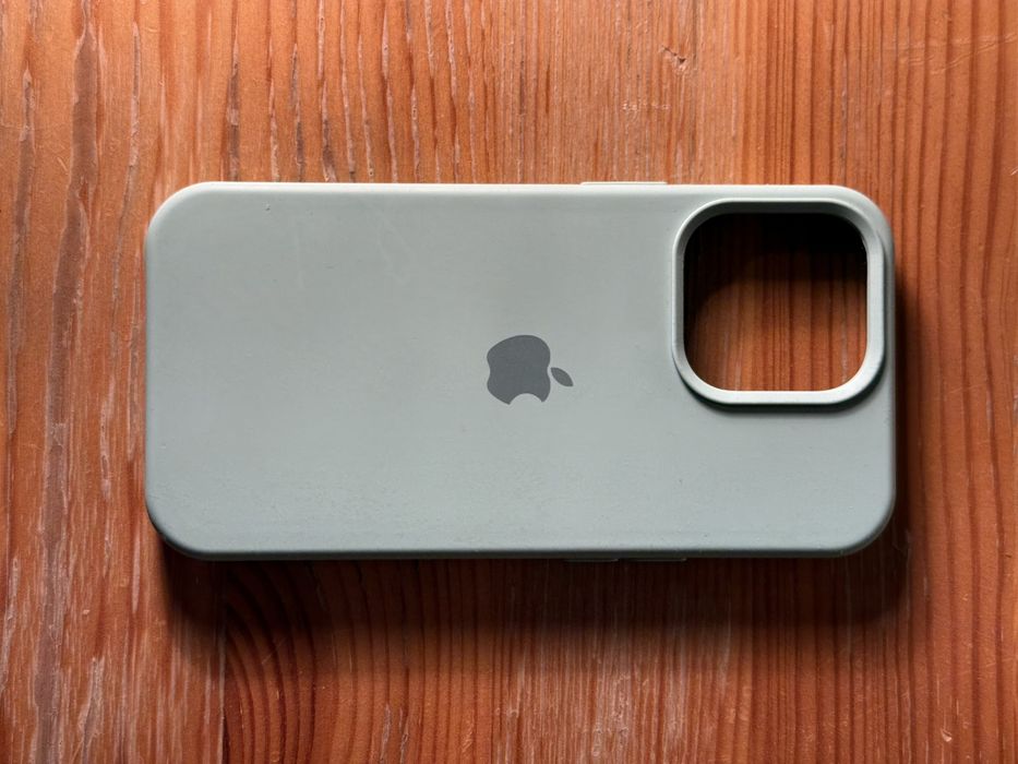 2 etui na iPhone 13 Pro – używane, bardzo dobry stan