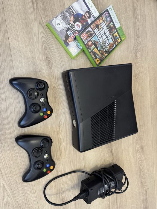 Xbox 360S 250GB RGH + 2 pady