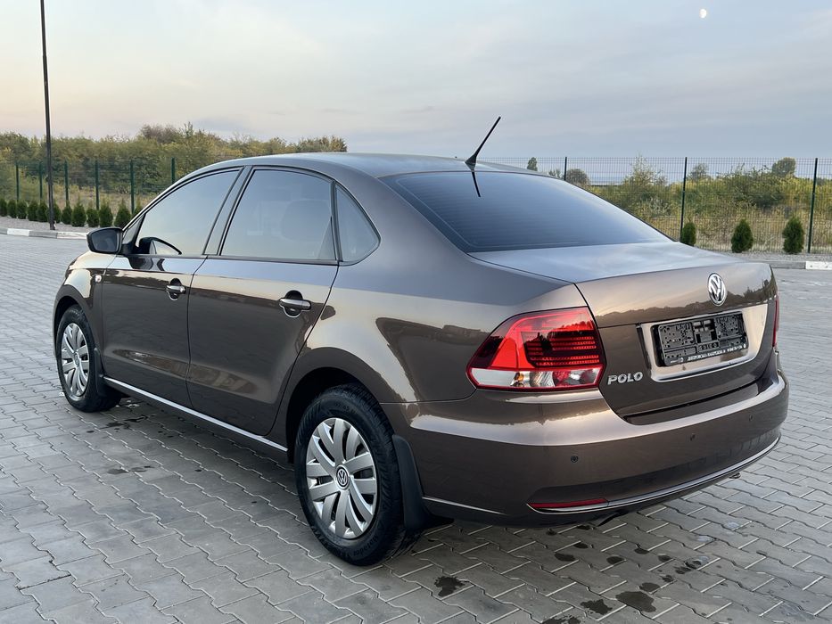 Продам свій офіційний Фольксваген Поло 1,6МРІ 2016 рік automatic