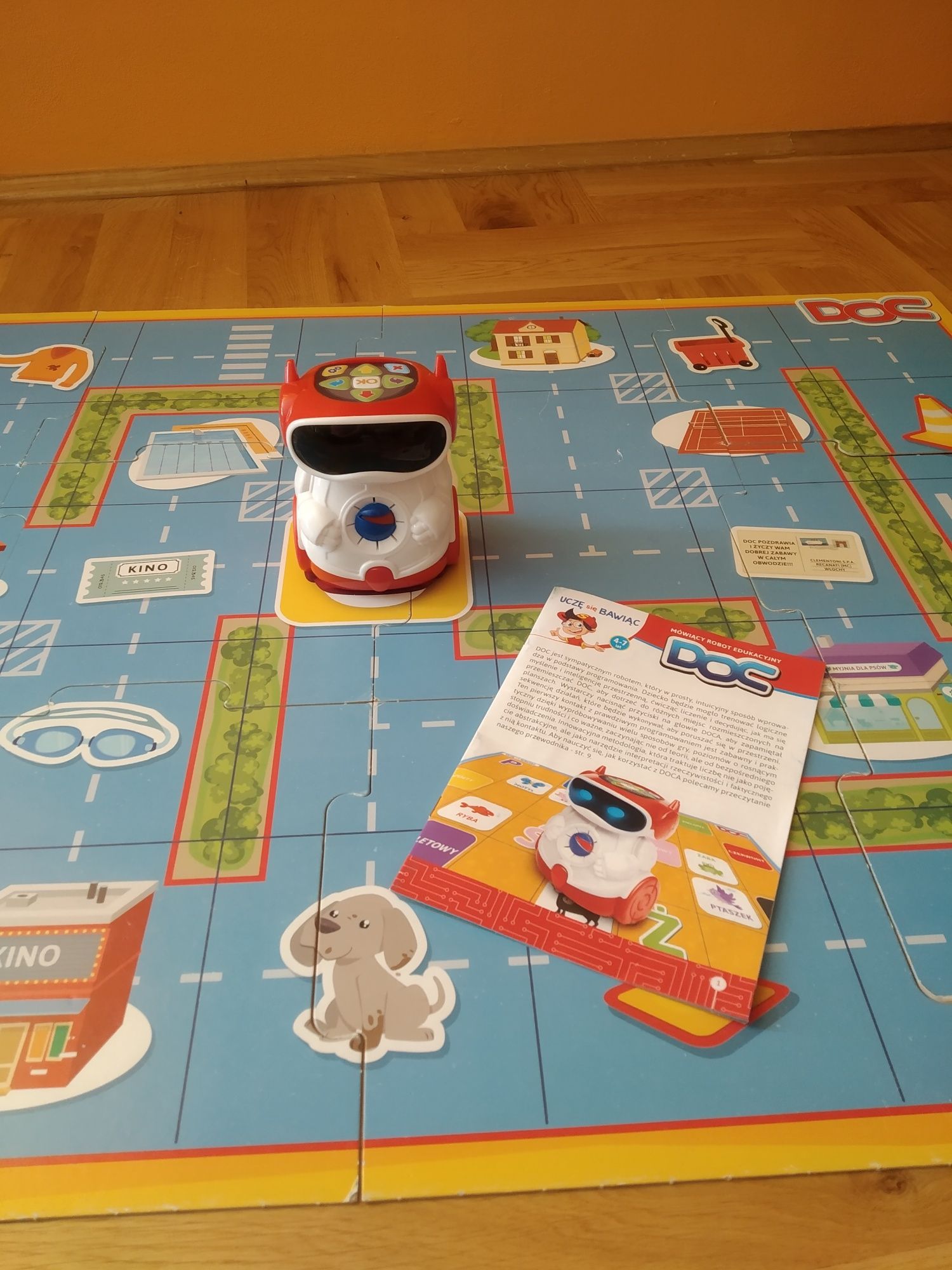 Mówiący robot edukacyjny DOC firmy Clementoni