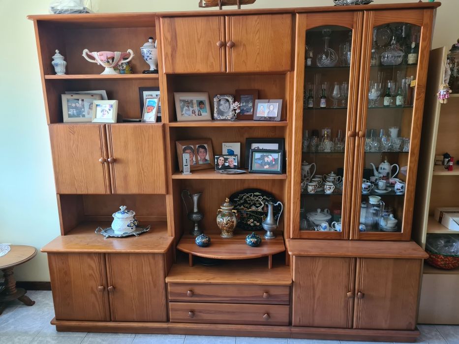 Vendo móvel sala jantar, secretária e Cadeirão relax(Para desocupar)