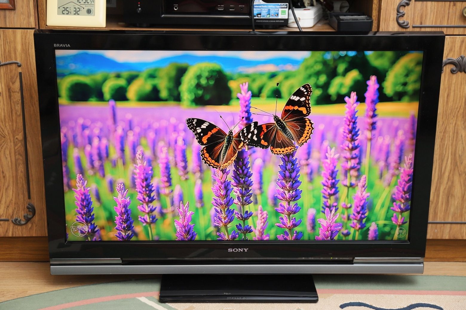 Sony  KDL - 40W4000   40 дюймов