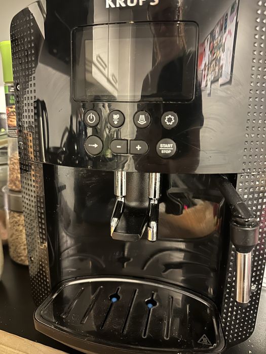 Ekspres KRUPS Essential EA816B70