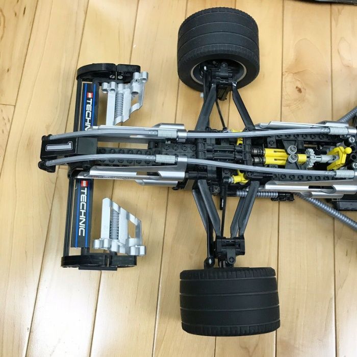 Lego-Technic-8458-Silver-Champion-F1 nowy zlozony