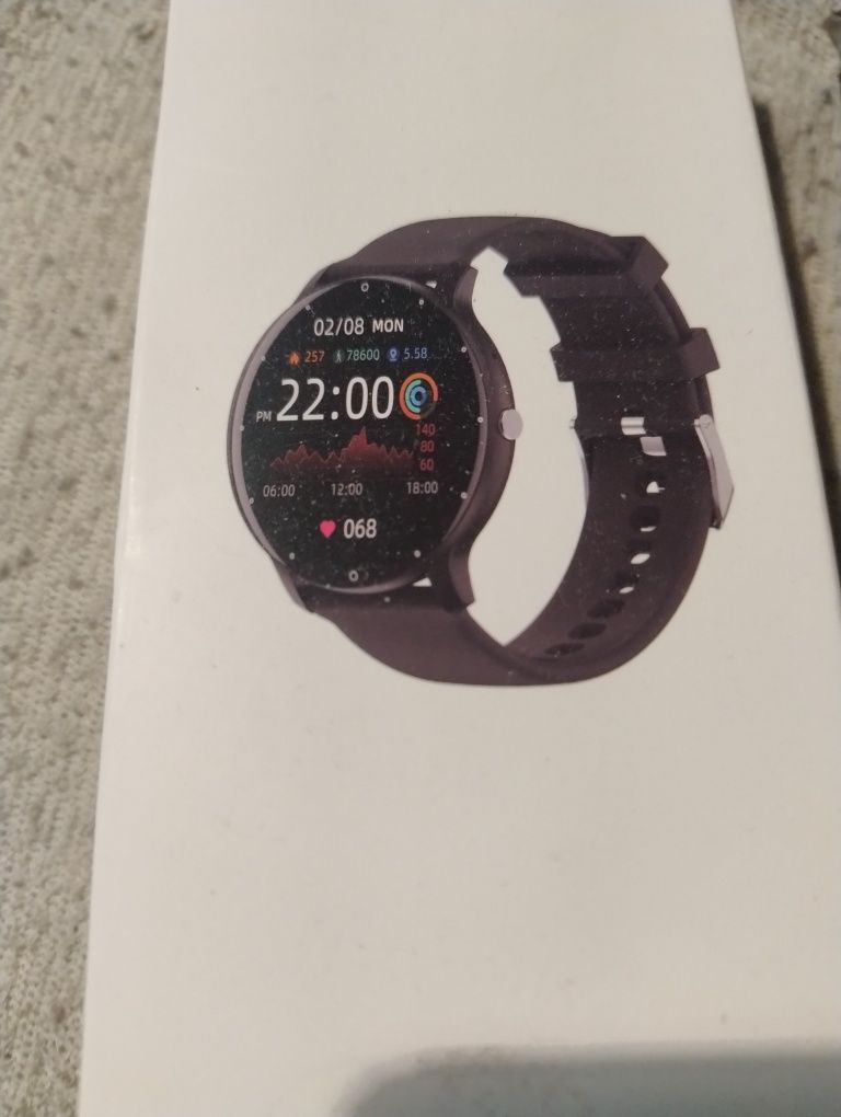 Smartwatch nowy. Komplet.
