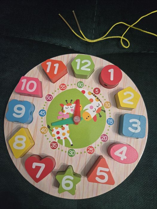 Zegarek dla dzieci do nauki w języku angielskim.