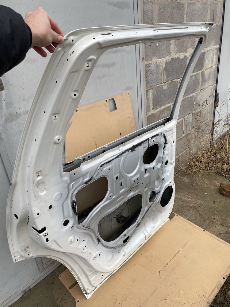 Дверка Ліва Зад. Toyota Sequoia Platinum 2007-2022