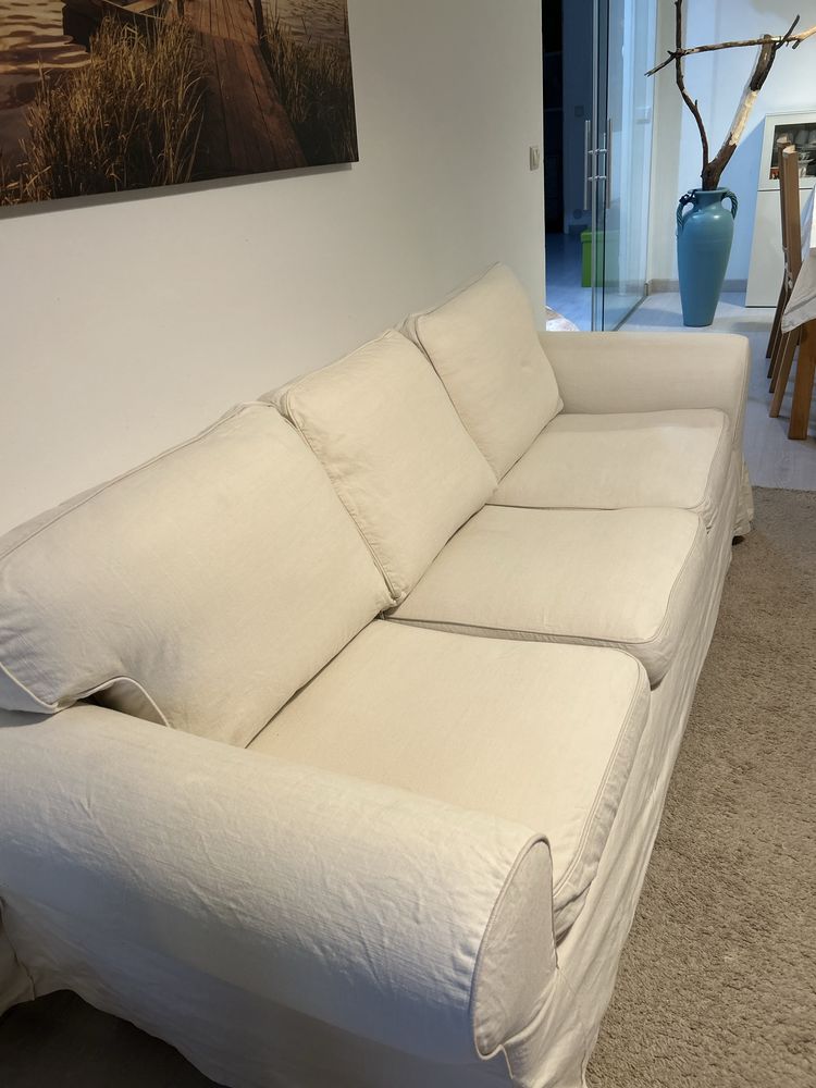 Sofa tres lugares usado em bom estado.