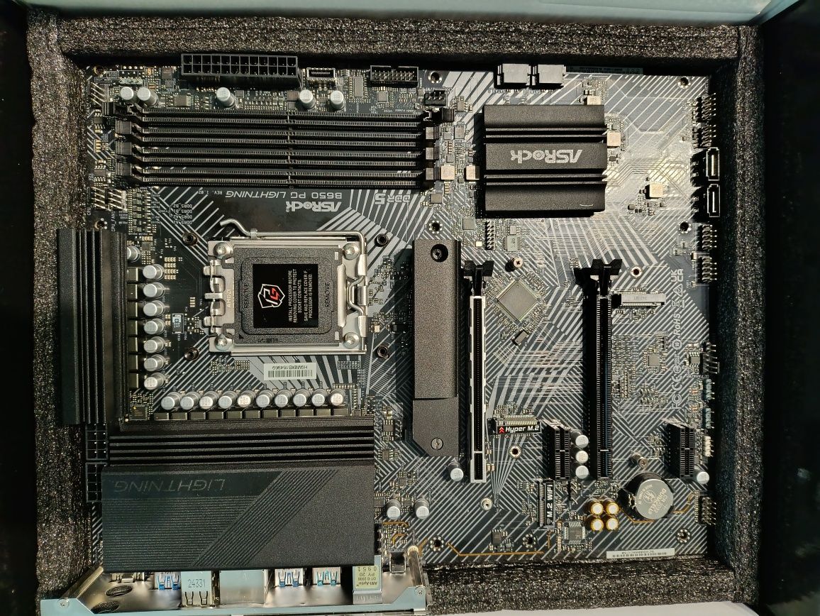 Motherboard - ASRock B650 PG lighting