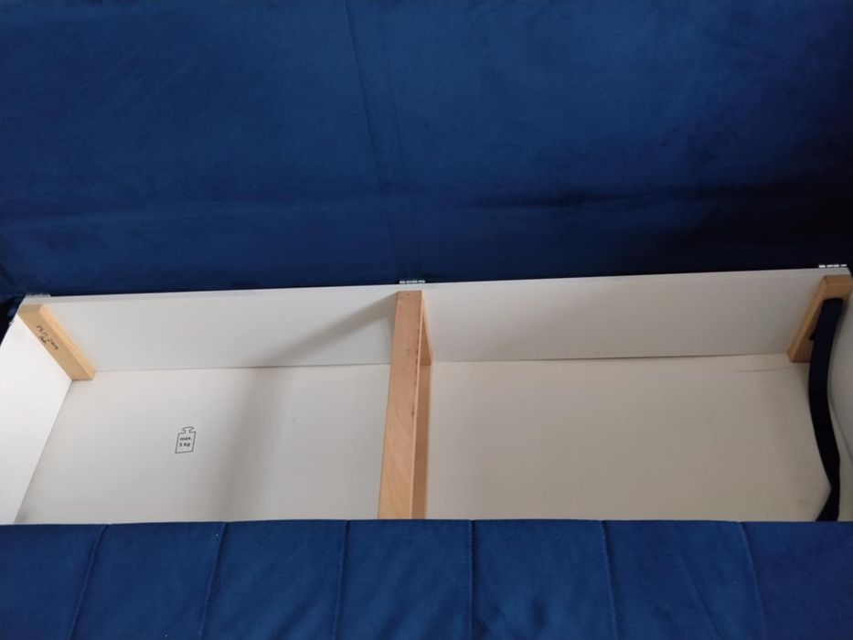 Granatowa sofa rozkladana