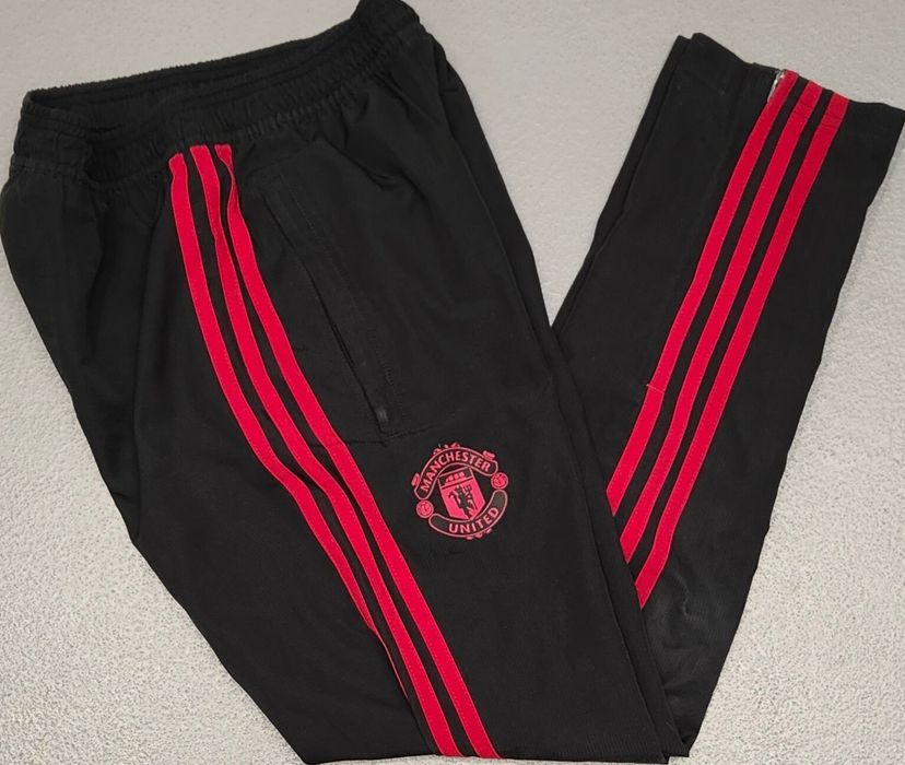 Wr) Manchester United Adidas oryginalne spodnie treningowe Roz.150cm