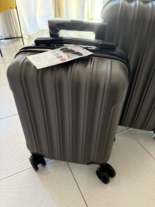 2 Mala viagem novas, nunca usadas.