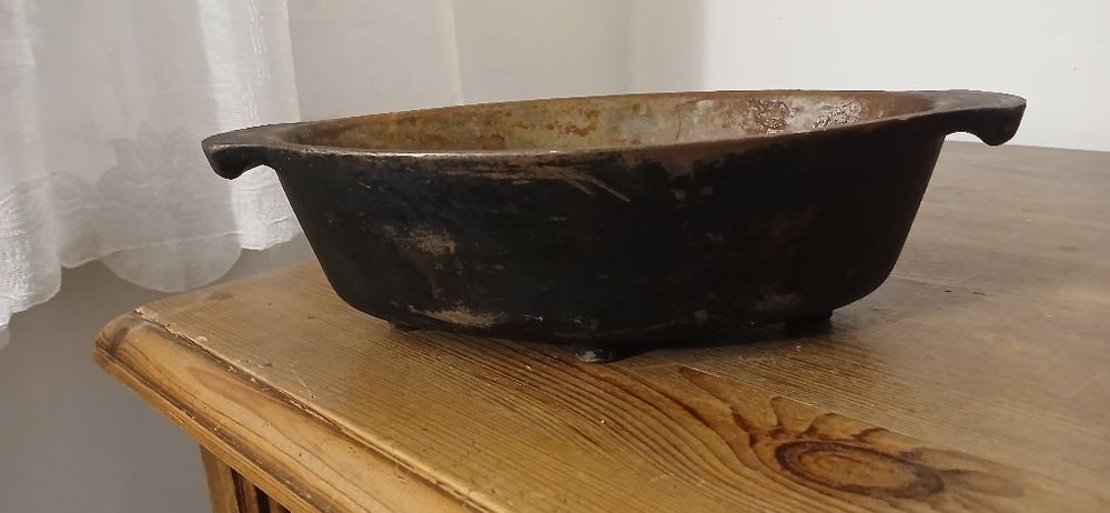 Stara nie gesiarka nie emaliowana, naczynie, garnek